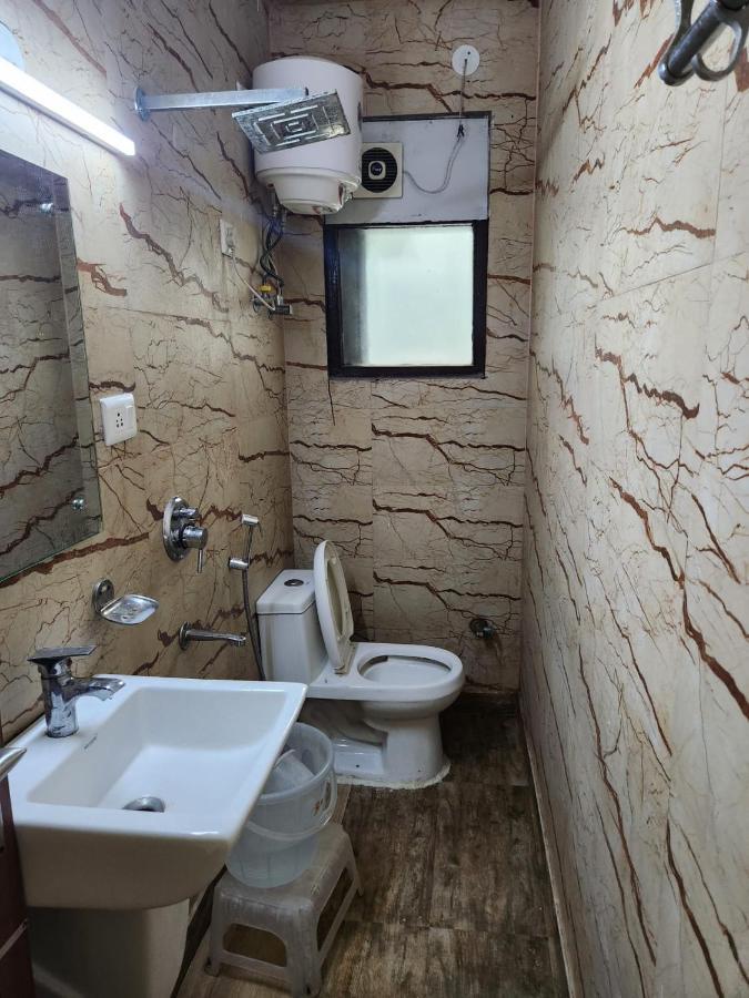 Hotel Cozy Cave New Delhi Exterior foto