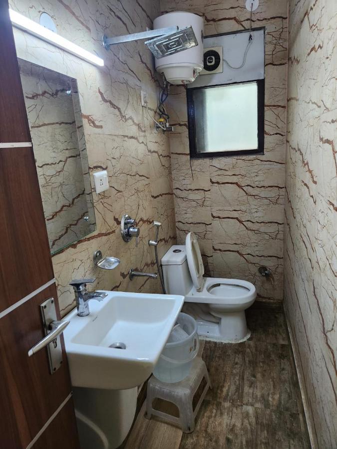 Hotel Cozy Cave New Delhi Exterior foto