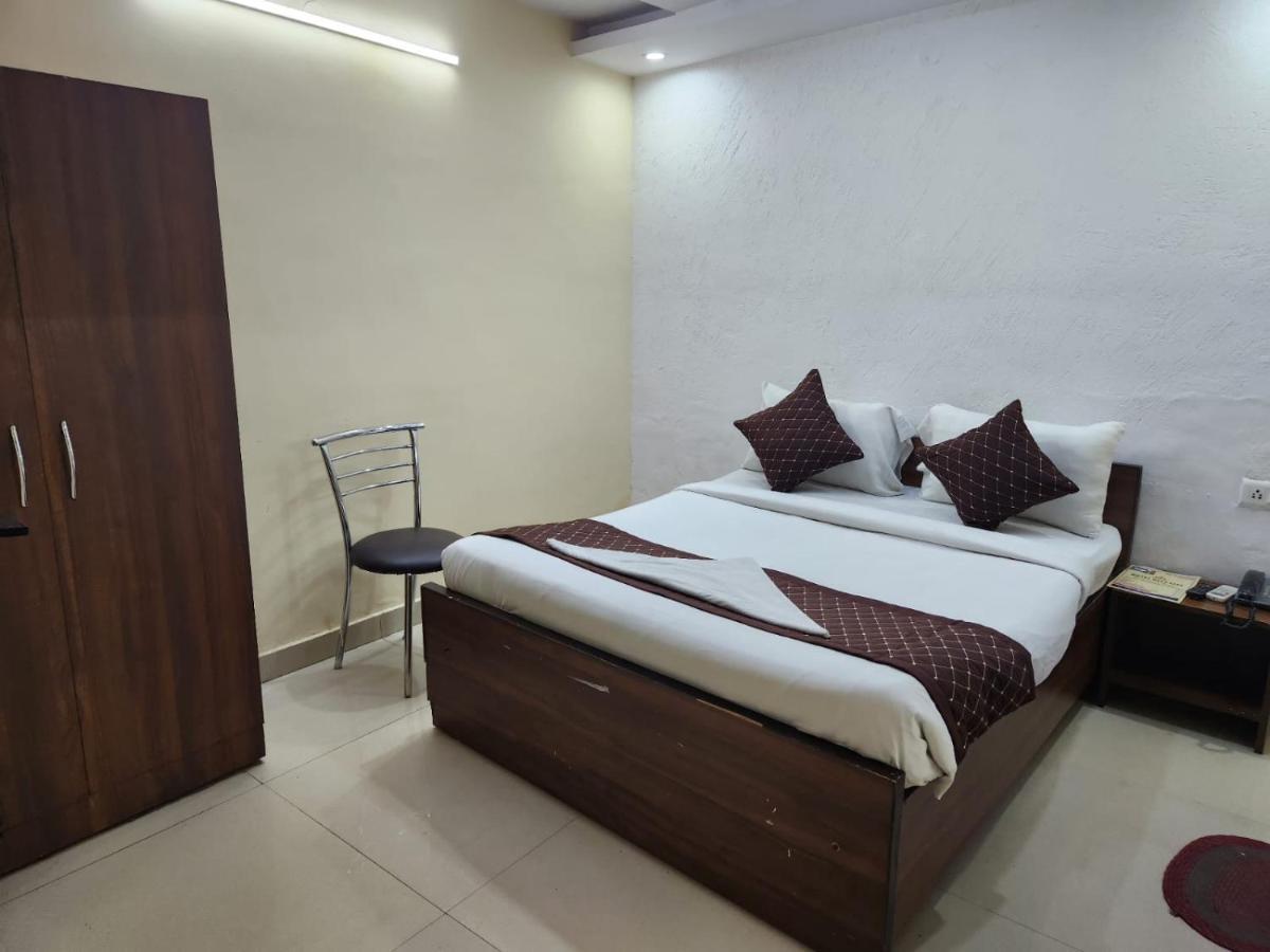 Hotel Cozy Cave New Delhi Exterior foto