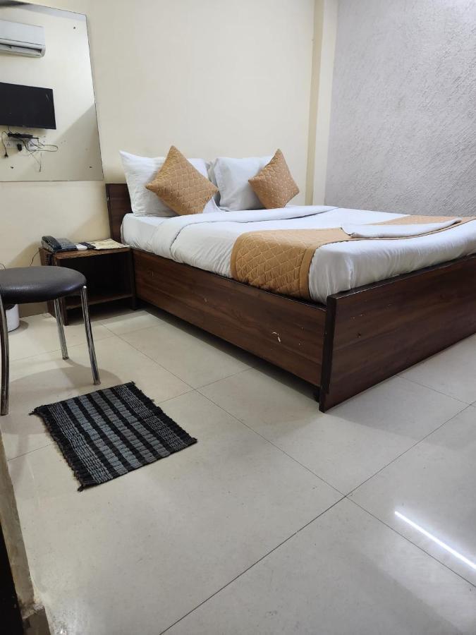 Hotel Cozy Cave New Delhi Exterior foto