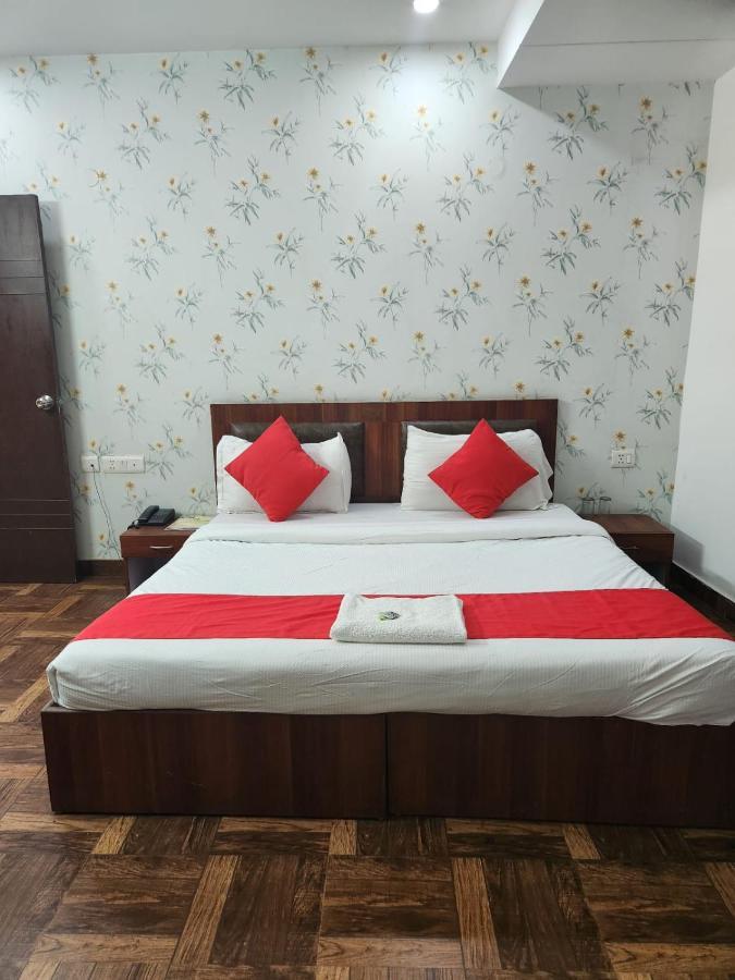 Hotel Cozy Cave New Delhi Exterior foto